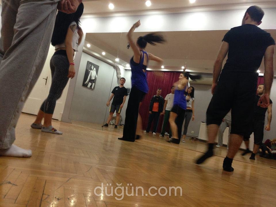 Sueno Dans Akademi