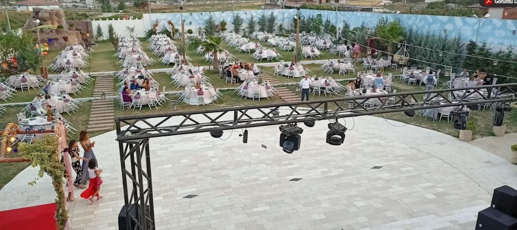 Gökkuşağı Kır Bahçesi