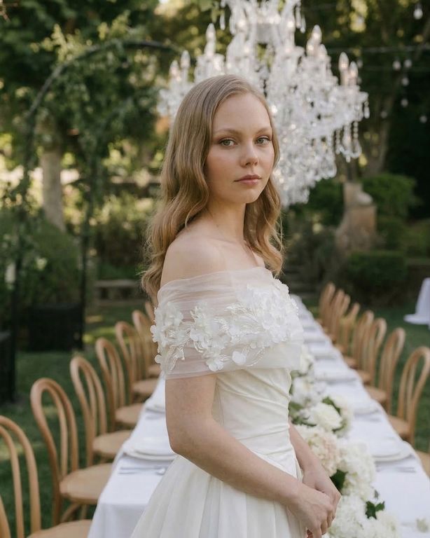 MA-10-25 A Kesim Düşük Omuz Romantik Gelinlik 3