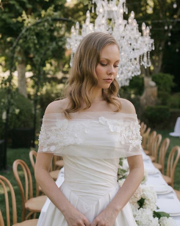 MA-10-25 A Kesim Düşük Omuz Romantik Gelinlik 4