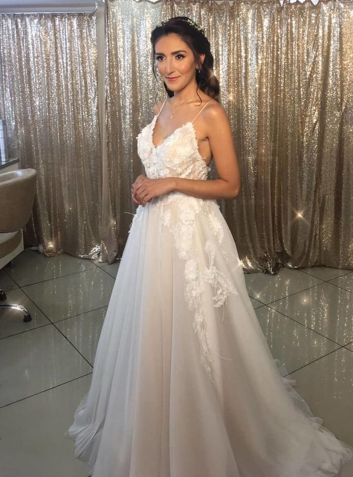 White & White Modaevi 16 A Kesim V Yaka Göğüs Dekolteli Gelinlik