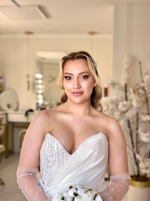 Dilan Konuş Bridal Hair & Make up Studio