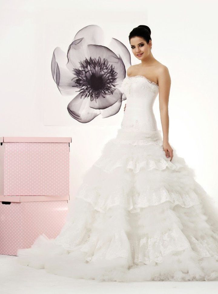 F.104  Prenses Kesim Straplez Sırt Dekolteli Gelinlik