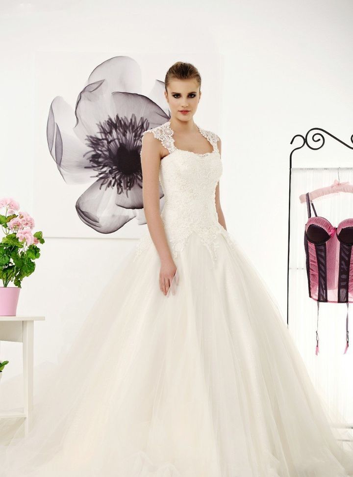 F.106 Prenses Kesim V Yaka Romantik Gelinlik