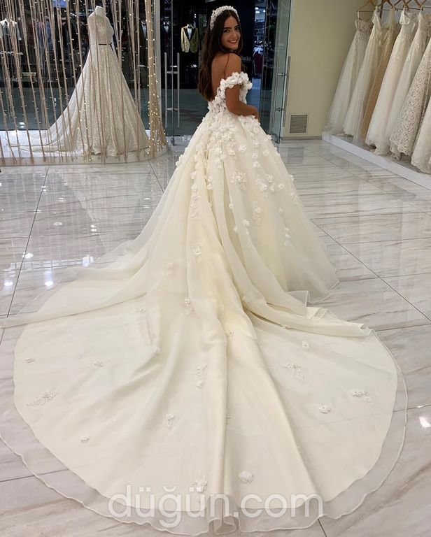 CGM 2 Prenses Kesim Sırt Dekolteli Düşük Omuz Gelinlik 1