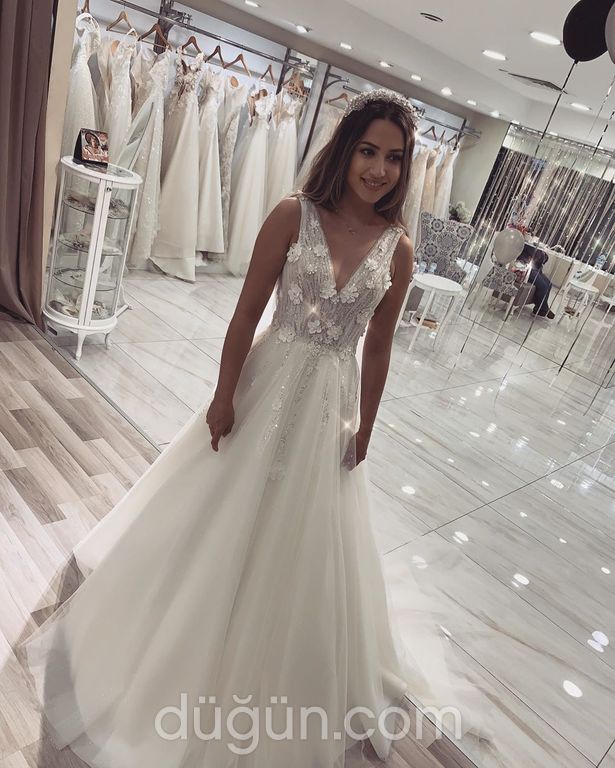 CGM 9 A Kesim V Yaka Göğüs Dekolteli Gelinlik 2