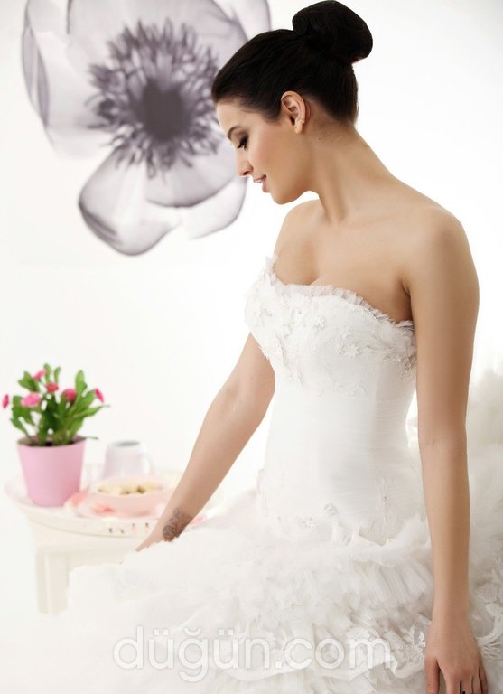 F.104  Prenses Kesim Straplez Sırt Dekolteli Gelinlik 1