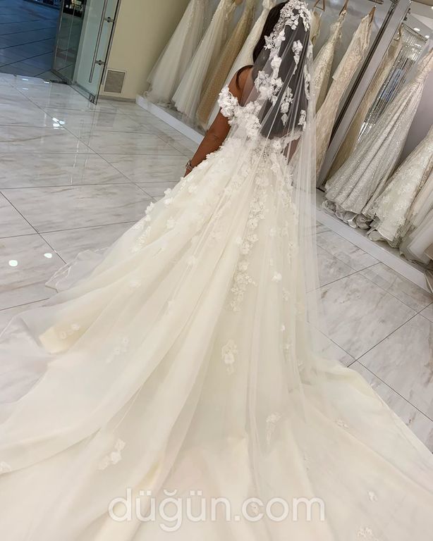 CGM 2 Prenses Kesim Sırt Dekolteli Düşük Omuz Gelinlik 3