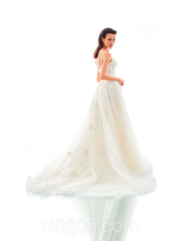 CMG034  Straplez Sırt Dekolteli Düz Kesim Gelinlik 2