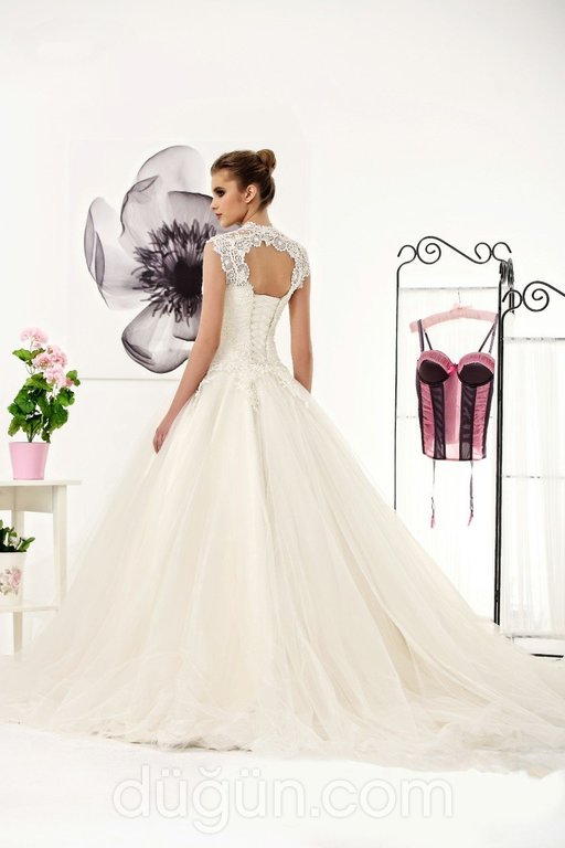 F.106 Prenses Kesim V Yaka Romantik Gelinlik 1