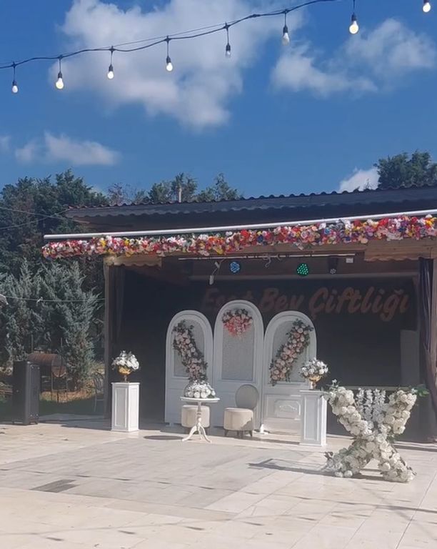 Esat Bey Çiftliği
