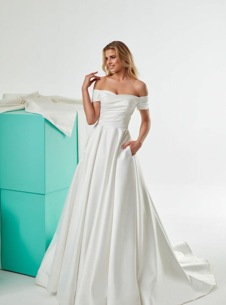 DB-81 A Kesim Sırt Dekolteli Düşük Omuz Gelinlik