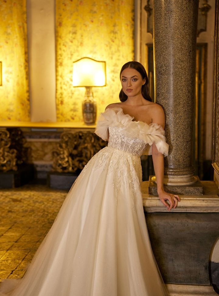 DB-35 A Kesim Kayık Yaka Sırt Dekolteli Gelinlik