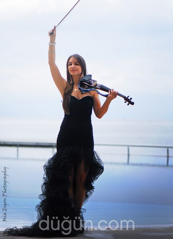 Violinist Kate