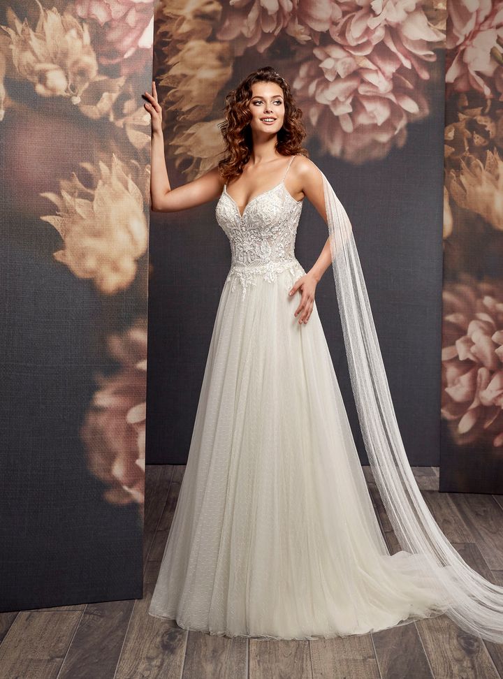 BS00511  Sırt Dekolteli V Yaka Modern Gelinlik