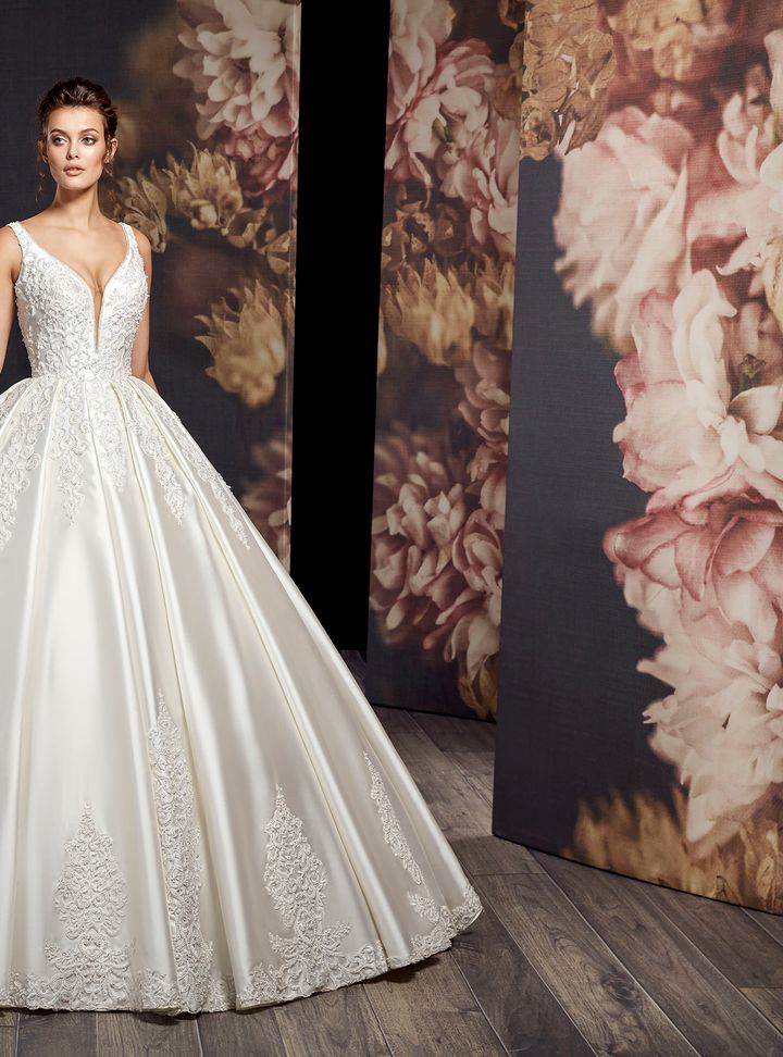 BS00530  Prenses Kesim Sırt Dekolteli V Yaka Gelinlik