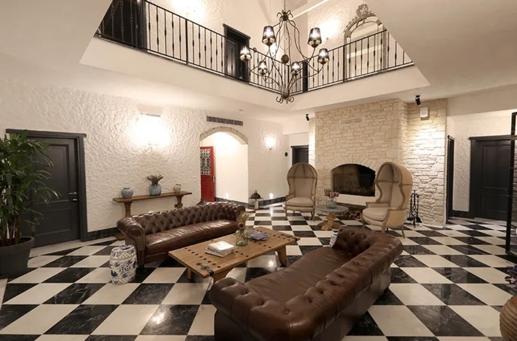 Alachi Hotel
