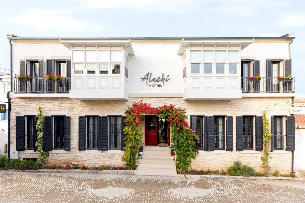 Alachi Hotel