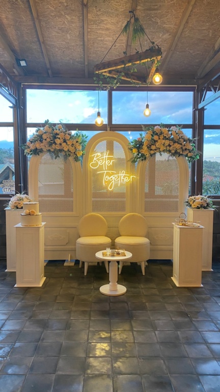 Violet Cafe & Restaurant