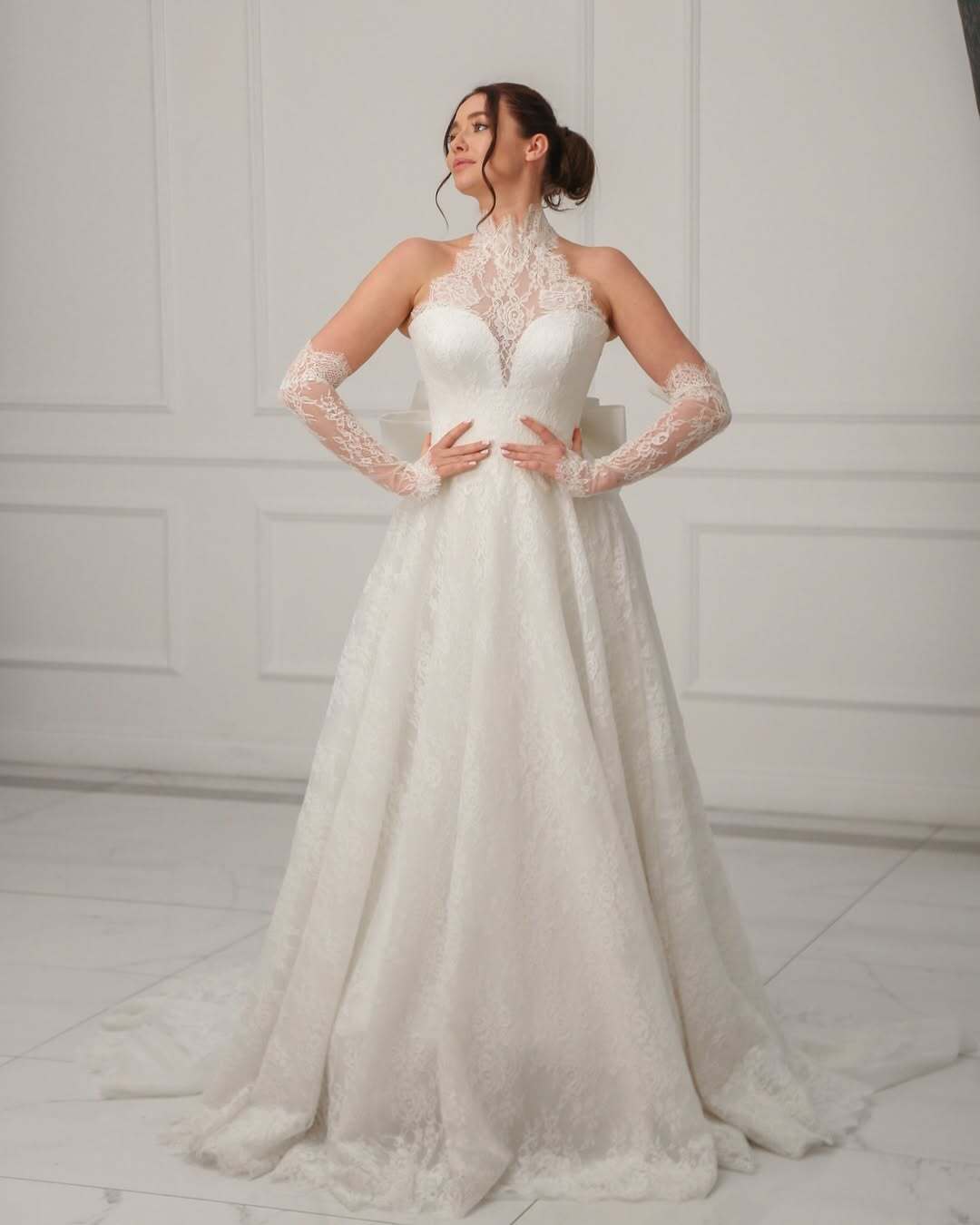 Halter Yaka Dantelli Gelinlik