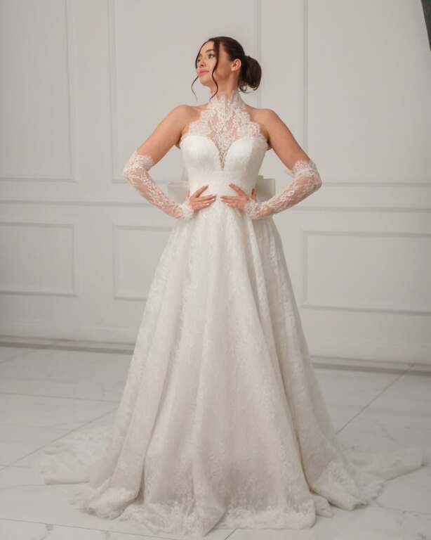 Halter Yaka Dantelli Gelinlik