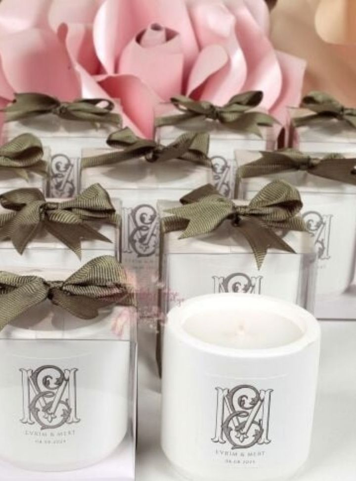 Monogram Basımlı Haki Fiyon Mum Hediyeliği