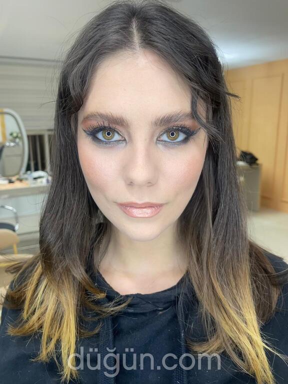 Makeup Artist Suna Karatay