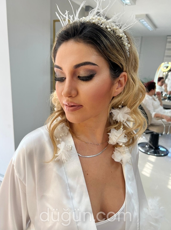 Makeup Artist Suna Karatay