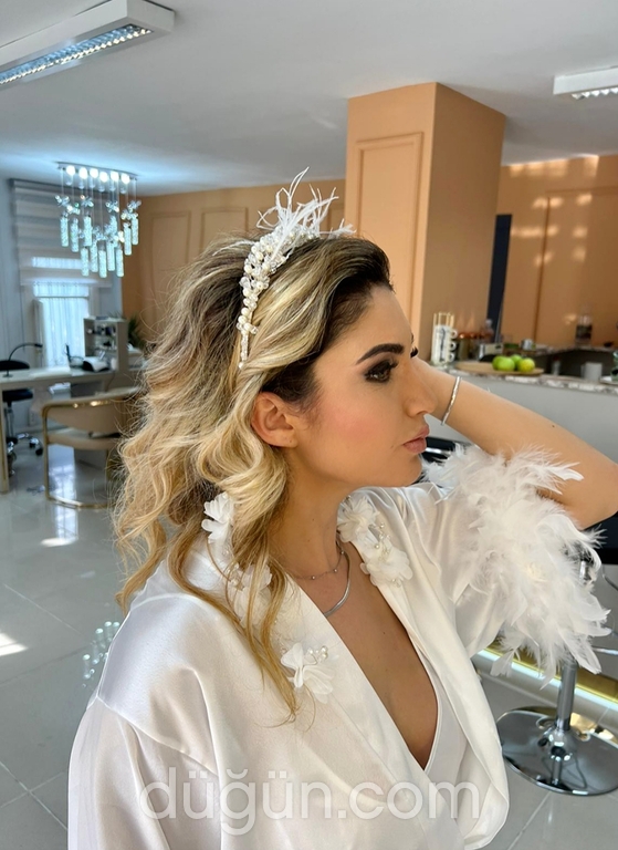 Makeup Artist Suna Karatay