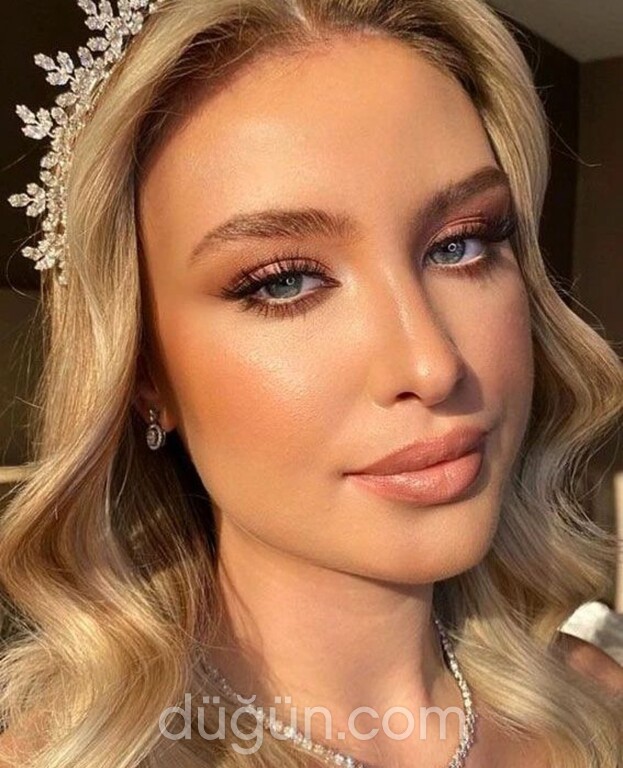 Makeup Artist Suna Karatay