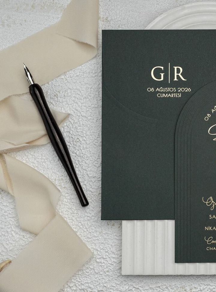 Oval Kesim Renkli Davetiye 