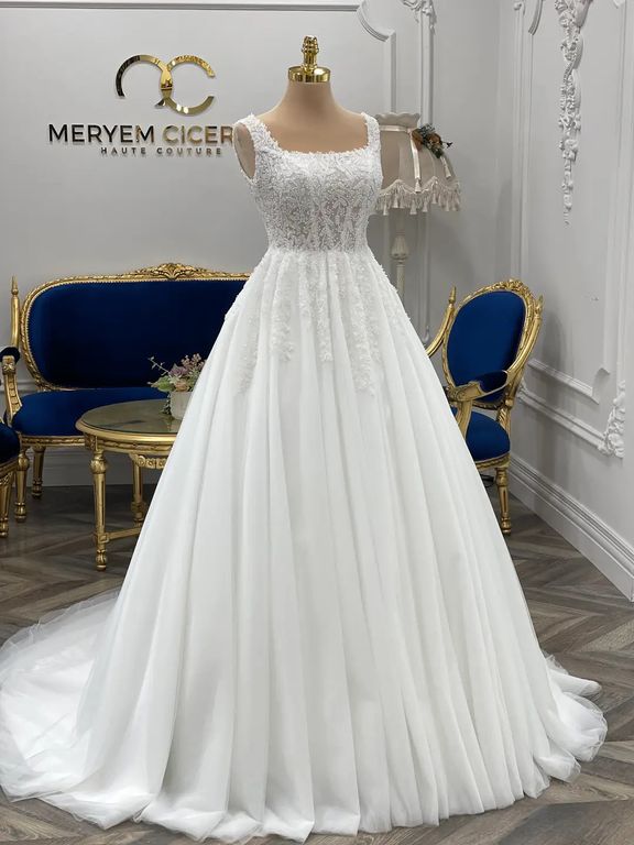 MCHC-124-25 A Kesim Kare Yaka Sade Gelinlik 4