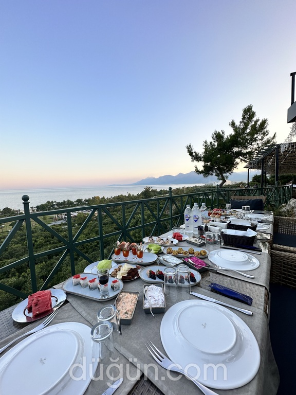 La Fallez Kitchen & Bar