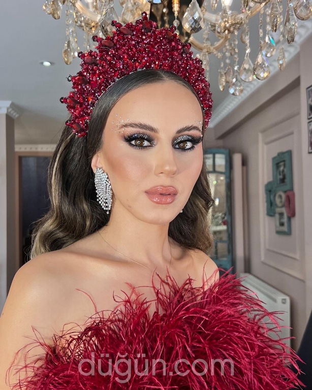 Özge Yıldız Make Up Studıo