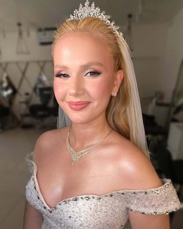 Ecem Erciyas Pro Make Up Artist