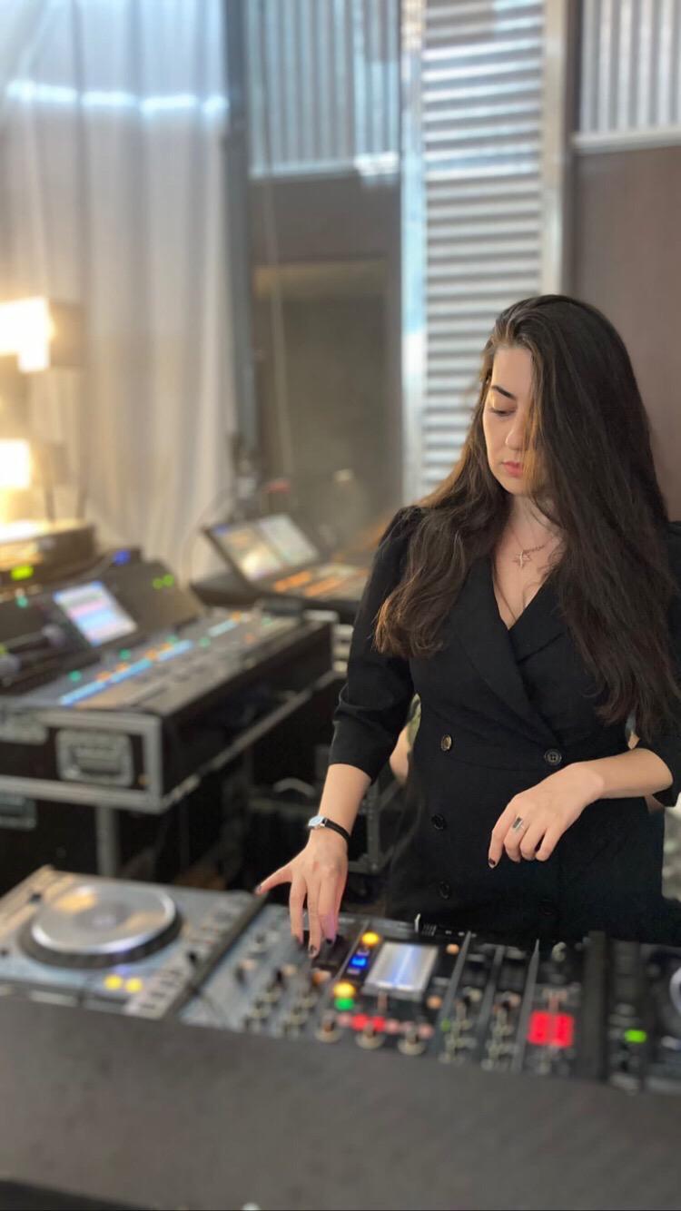 Dj Merve Tezgel