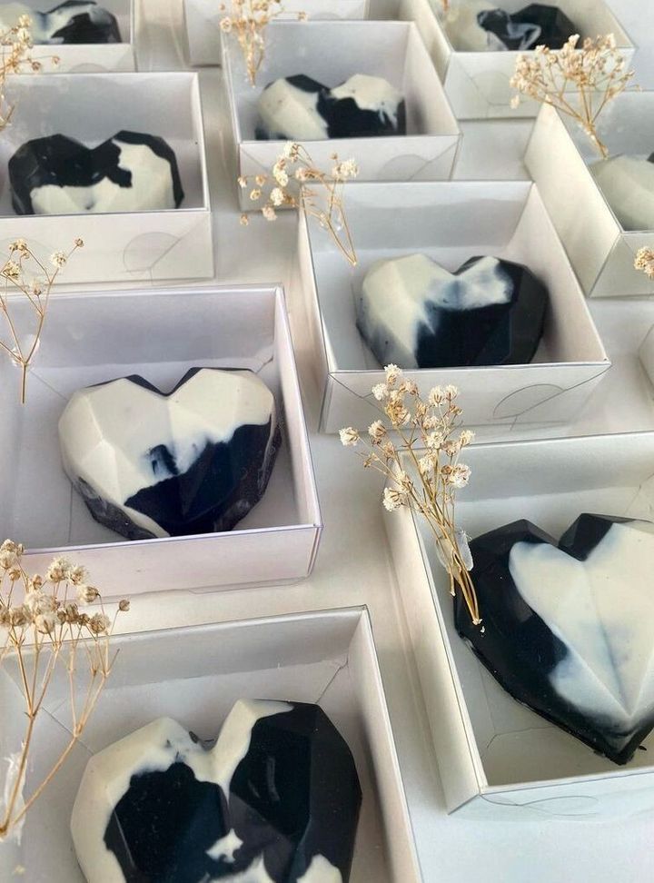 Siyah Beyaz Kalpli Çikolata