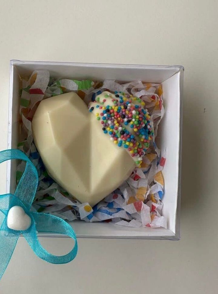 Şekerleme Kaplı Kalpli Çikolata