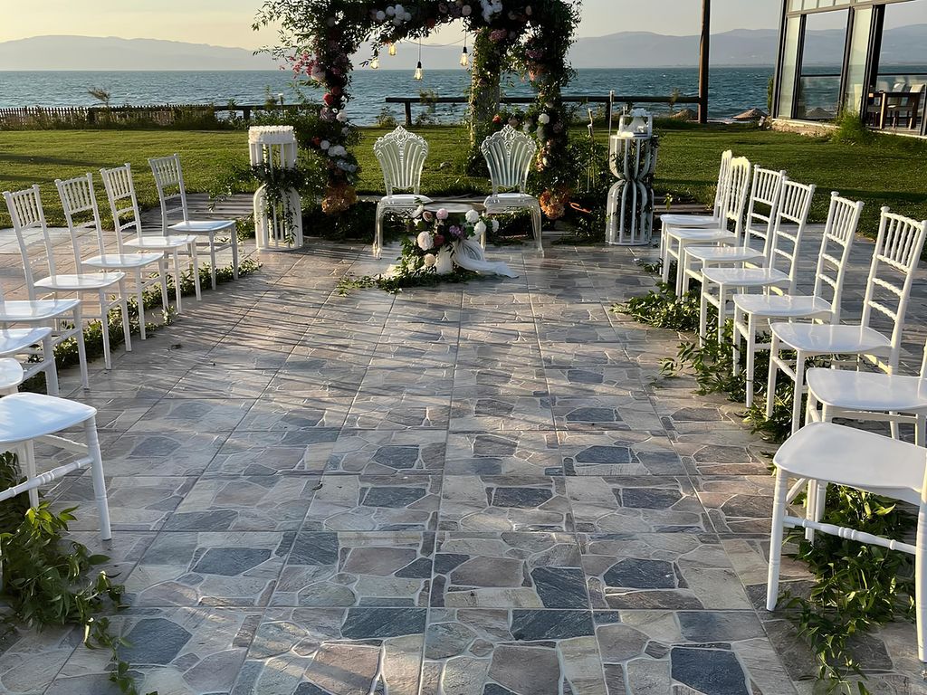 Caziz Cafe & Restaurant