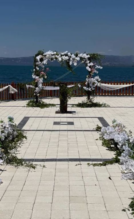 Caziz Cafe & Restaurant