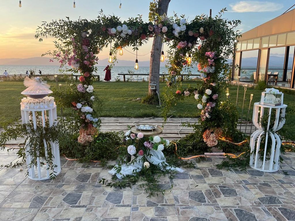 Caziz Cafe & Restaurant