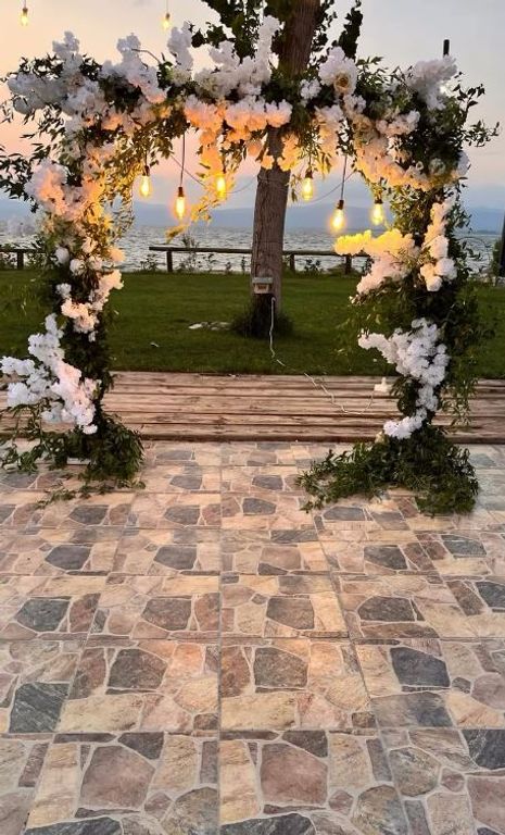 Caziz Cafe & Restaurant