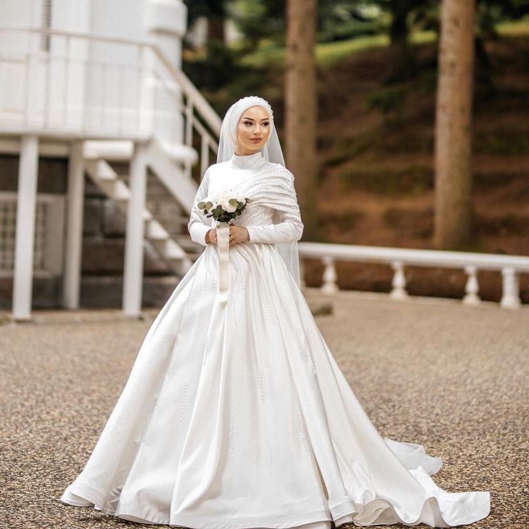Kübra Seven Bridal