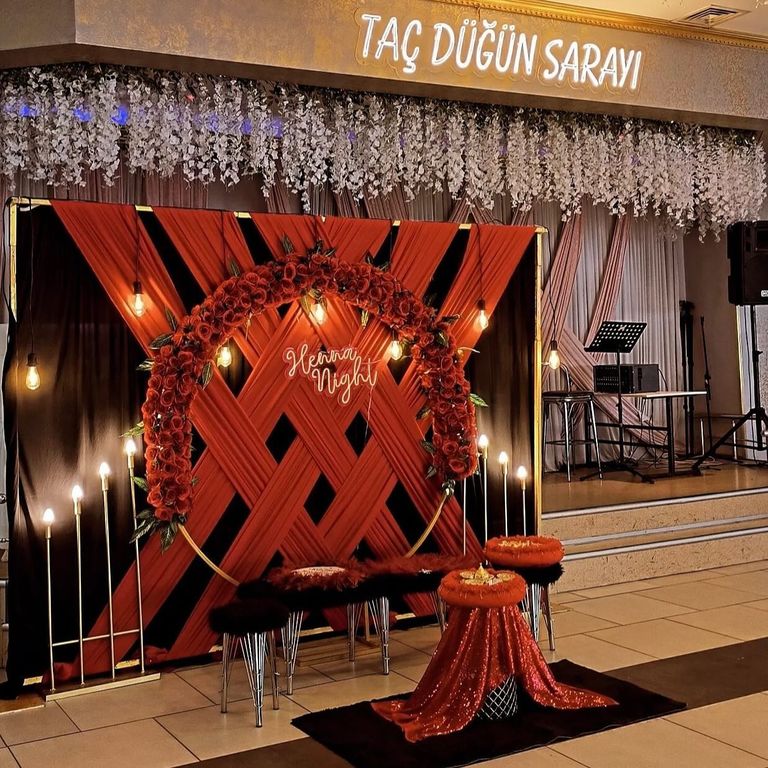 Taç Düğün Salonları & Balo Davet