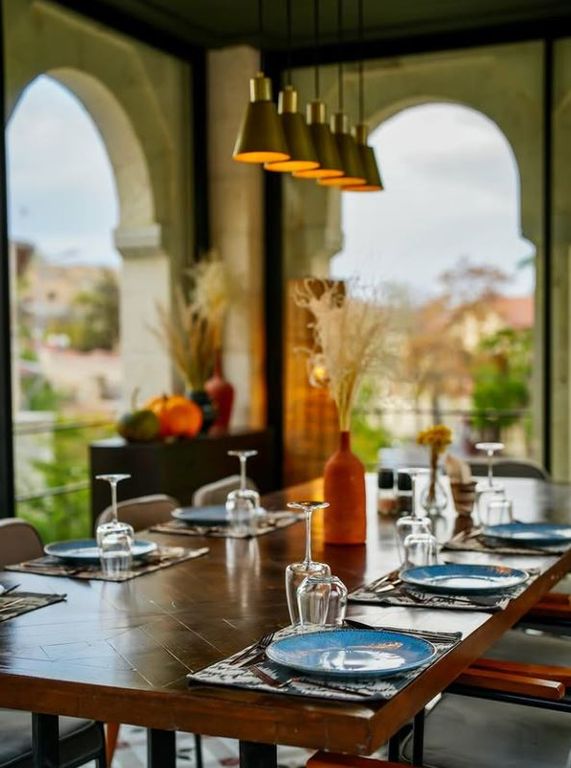Gorgoli Lounge & Eatery