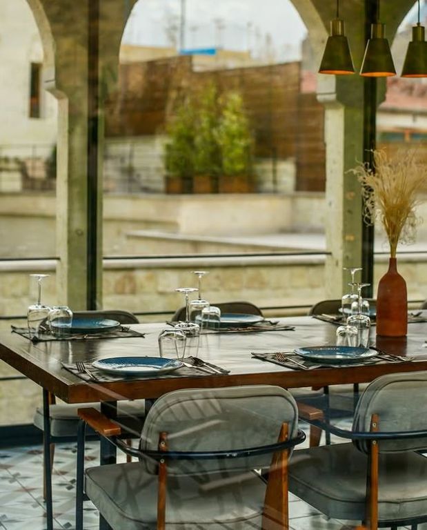 Gorgoli Lounge & Eatery