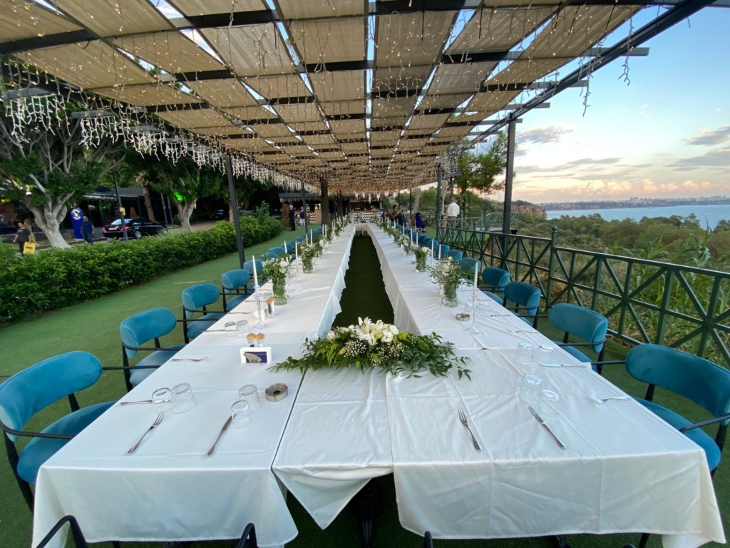 La Fallez Kitchen & Bar