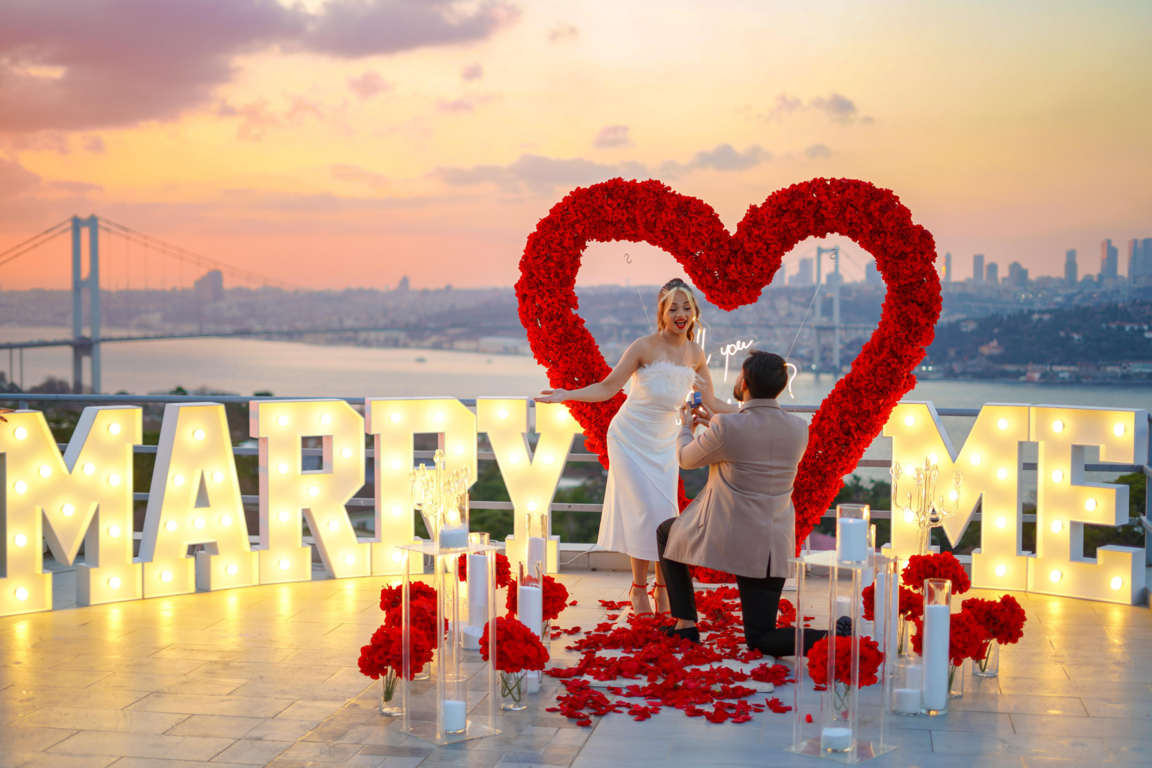 Yüzen Evv Evlilik Teklifi