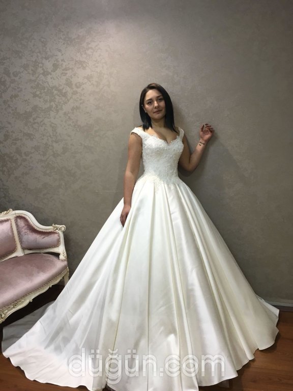 V Yaka Gelinlikler