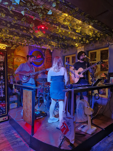 Queen Terrace Cafe & Bar